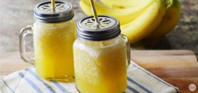 amazingly simple banana slush punch recipe. only 5 ingredients and 15 minutes to prep!