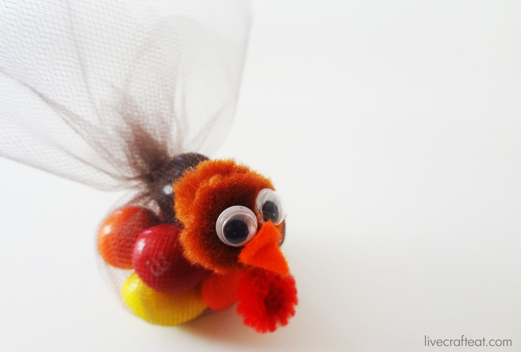 turkey day craft for kids :: an adorable table favor made with tulle and m&ms!