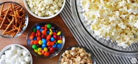 white chocolate popcorn bar - great for family movie night!