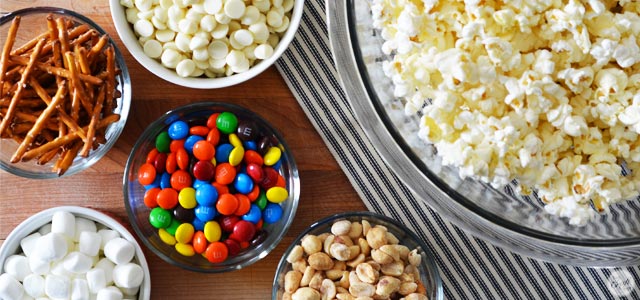 white chocolate m&m popcorn :: friday night movie snack!