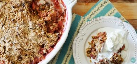 easy homemade rhubarb crisp recipe.