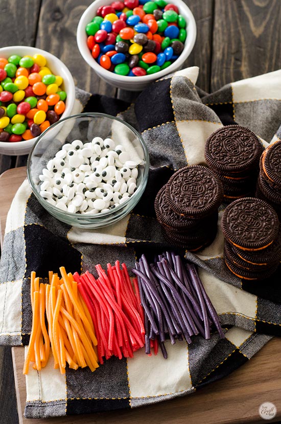 ingredients for easy oreo cookie spiders