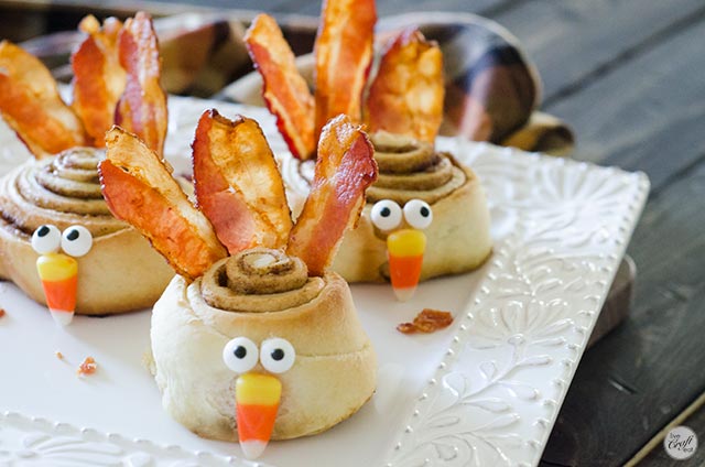 turkeys made from cinnamon rolls and bacon!