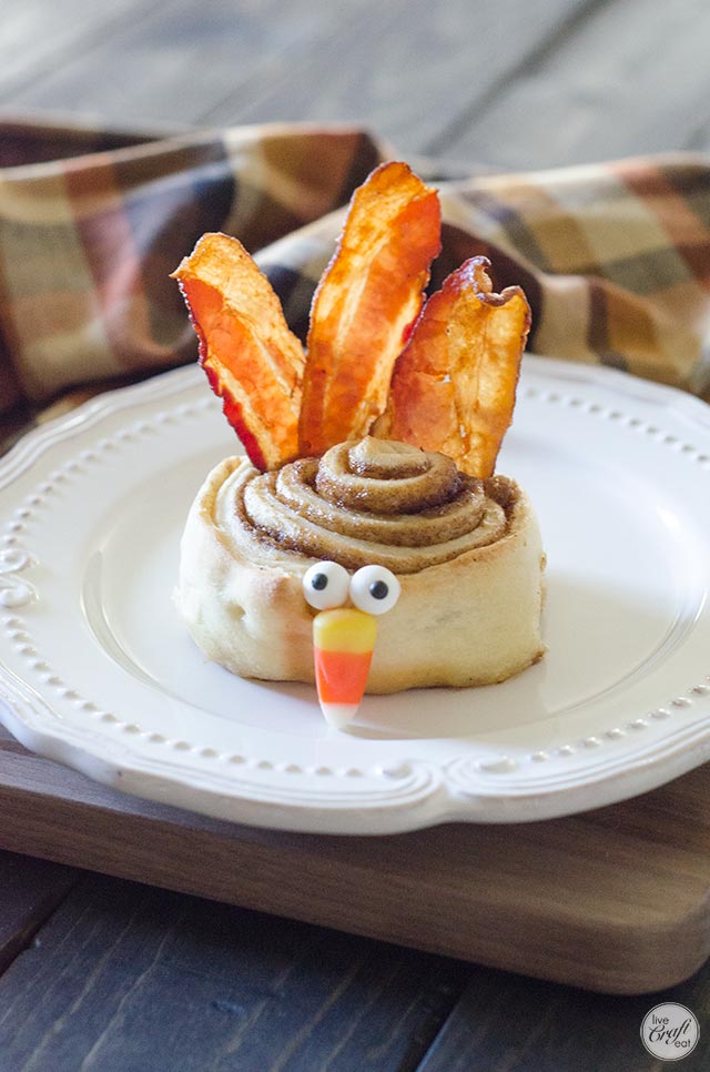 how to make cinnamon roll turkeys