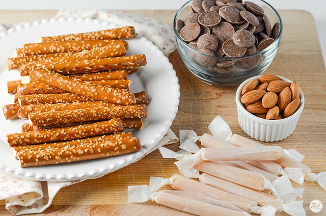 pretzel rods, chocolate, almonds, and homemade caramel = homemade pretzel rods. delicious!!