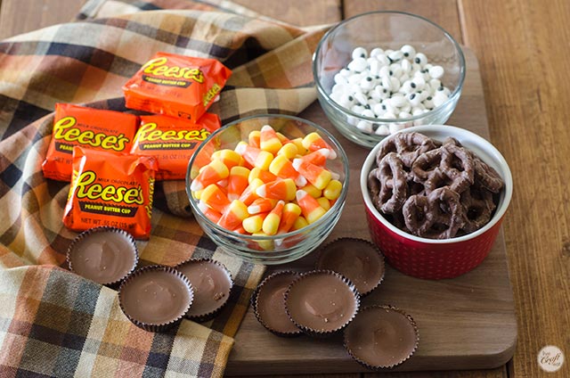 ingredients for chocolate peanut butter pretzel turkeys