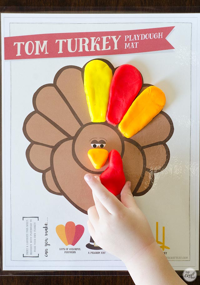 thanksgiving turkey playdough mat :: free printable activity for kids