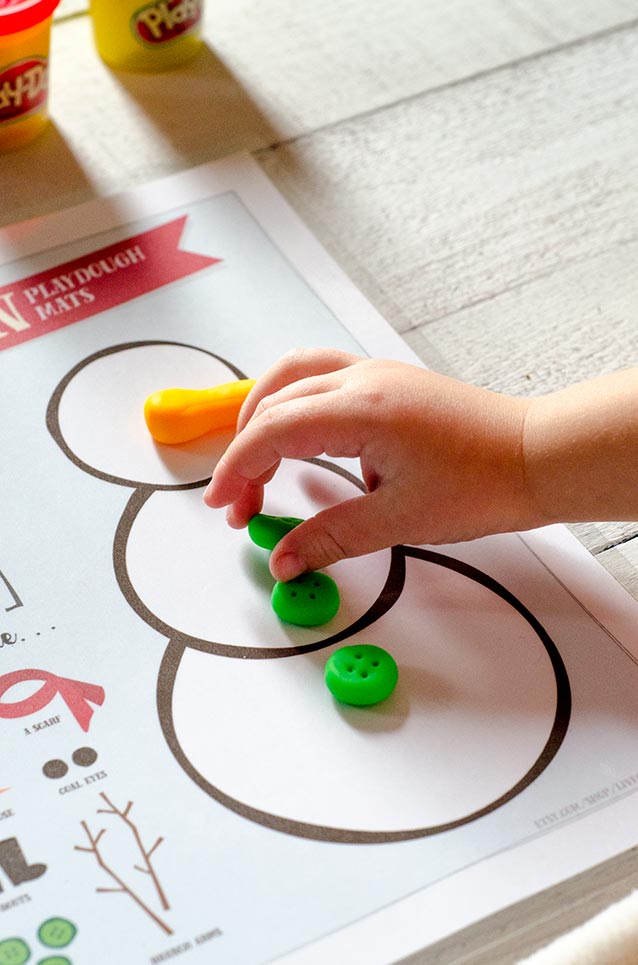 christmas playdough mats :: free printables