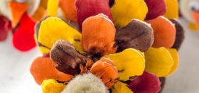 painted pinecone turkeys :: the perfect thanksgiving day craft!