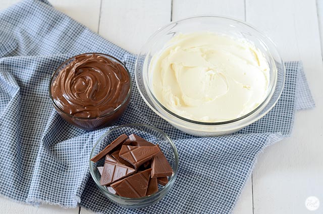 milk chocolate, nutella, and cream cheese :: for oreo nutella cheesecake!